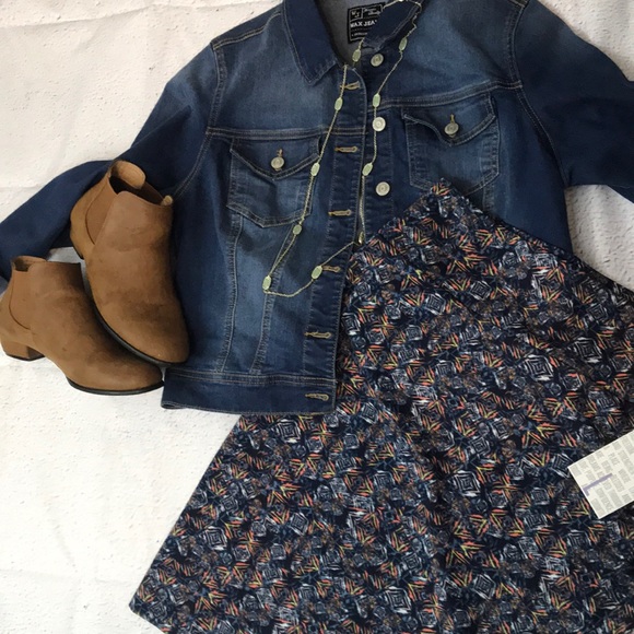 Cassie Large- Lularoe - Picture 1 of 2